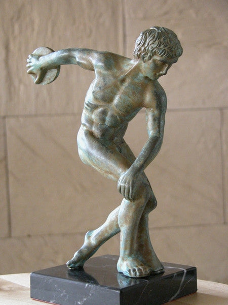 The figure of Discobolus